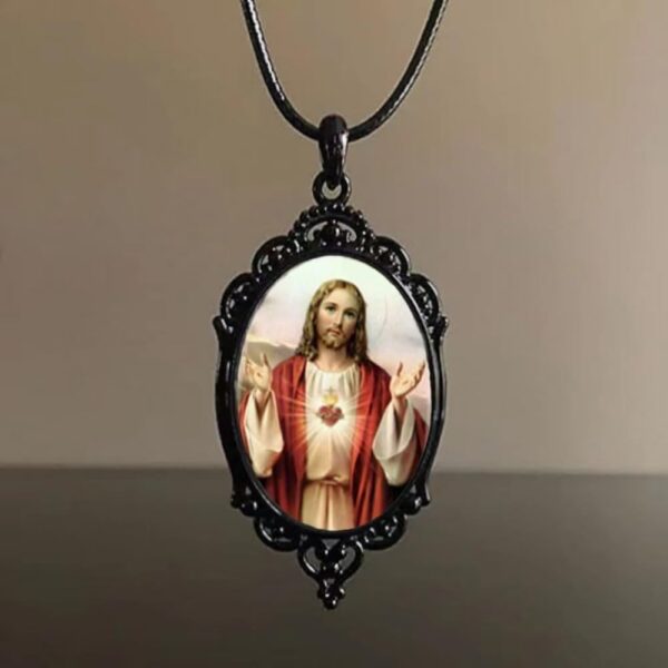 NIGHTCRUZ Sacred Heart of Jesus Necklace - Jesus Christ Cameo Pendant - Faith Religious Amulet Gifts - Image 2
