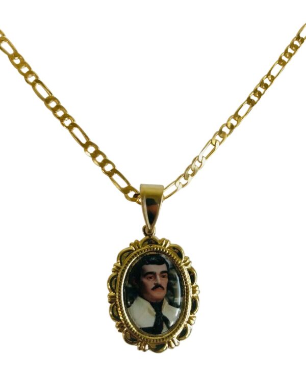 Santuario Jewelry Jesus Malverde Medalla y Cadena Figaro Gold Filled hecha a mano