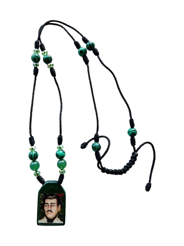 Escapulario Jesus Malverde de madera y piedras hecho a mano (Green)