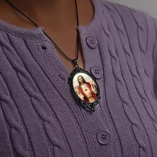 NIGHTCRUZ Sacred Heart of Jesus Necklace - Jesus Christ Cameo Pendant - Faith Religious Amulet Gifts - Image 5