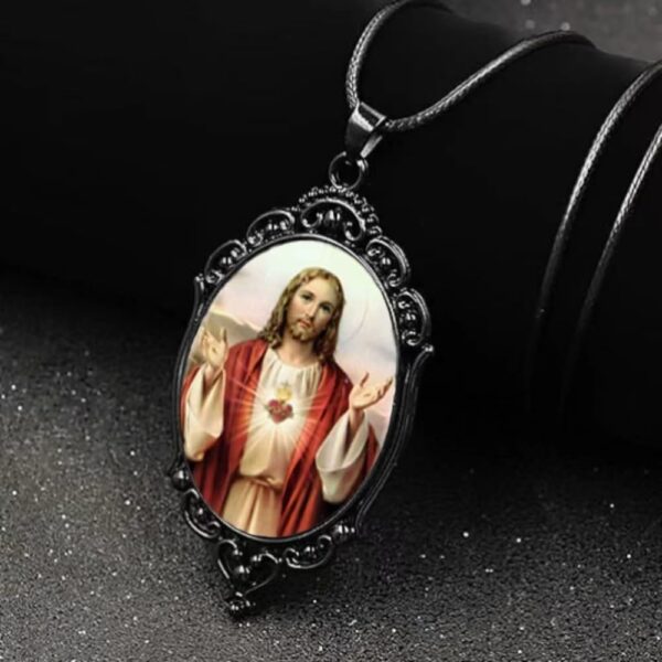 NIGHTCRUZ Sacred Heart of Jesus Necklace - Jesus Christ Cameo Pendant - Faith Religious Amulet Gifts - Image 3