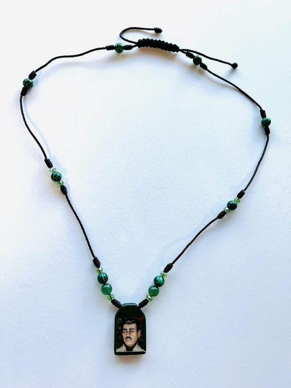 Escapulario Jesus Malverde de madera y piedras hecho a mano (Green) - Image 2