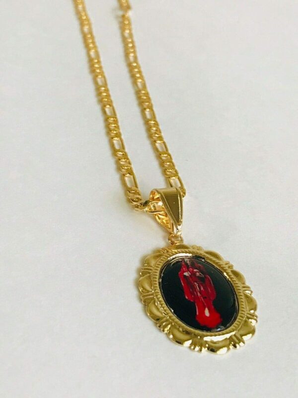 Santuario Jewelry Santa Muerte Roja y cadena Figaro gold filled - Image 5