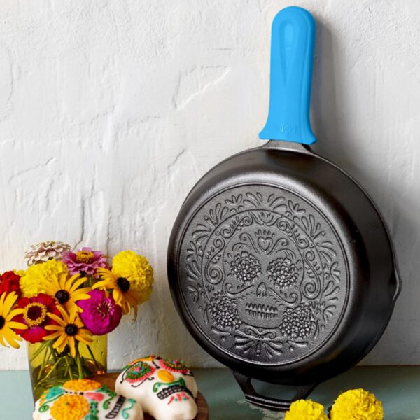 Lodge Seasoned Cast Iron Sugar Skull Skillet with Handle Holder Black 10.25 Inch - Image 2