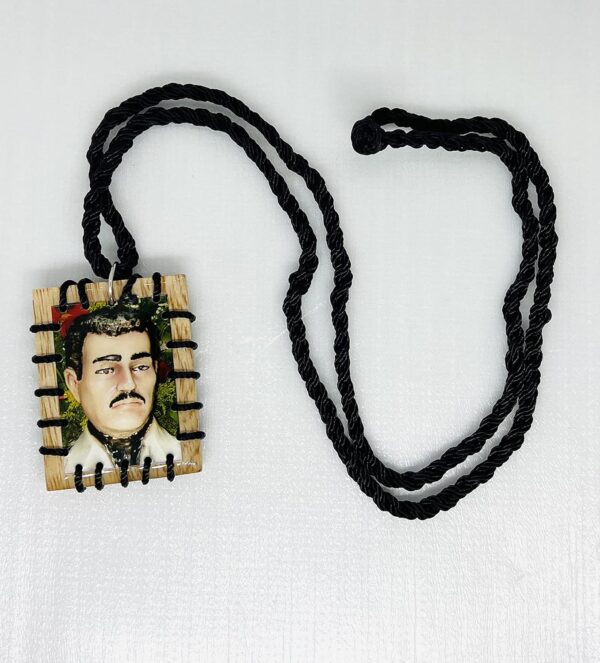 Escapulario 2 en 1 Jesus Malverde imagen y medalla plateada - Image 3
