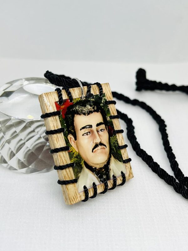 Escapulario 2 en 1 Jesus Malverde imagen y medalla plateada - Image 5