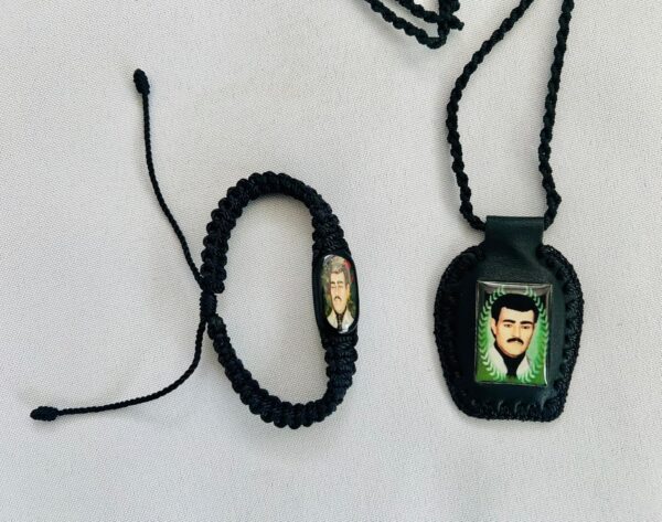Set de Jesus Malverde: Escapulario Negro con Colgante y Pulcera de Hilo Negro Hecho a Mano - Image 2